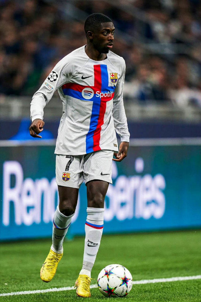 特朗普获“国际足联和平奖”，笑得合不拢嘴，称：“这无疑是我人生中至高的荣誉之一”